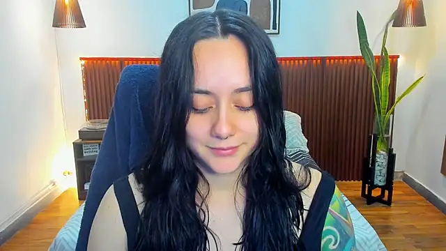 KatherineBond online show from December 4, 2025, 7:22 pm