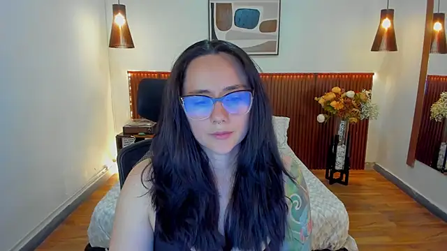 Snapshot of KatherineBond chatting on May 6, 2026, 6:46 pm KatherineBond online show from May 6, 2026, 6:46 pm
