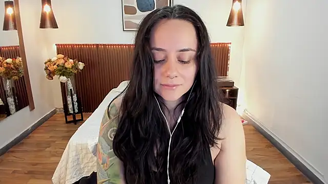 Snapshot of KatherineBond chatting on June 8, 2026, 8:09 pm KatherineBond online show from June 8, 2026, 8:09 pm