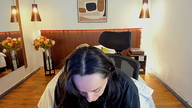 Snapshot of KatherineBond chatting on June 26, 2026, 7:18 pm KatherineBond online show from June 26, 2026, 7:18 pm