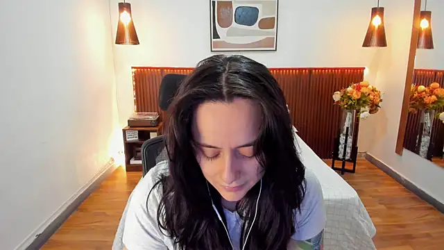 Snapshot of KatherineBond chatting on July 4, 2026, 3:40 pm KatherineBond online show from July 4, 2026, 3:40 pm