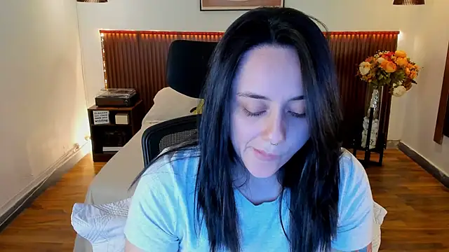 Snapshot of KatherineBond chatting on July 17, 2026, 7:19 pm KatherineBond online show from July 17, 2026, 7:19 pm
