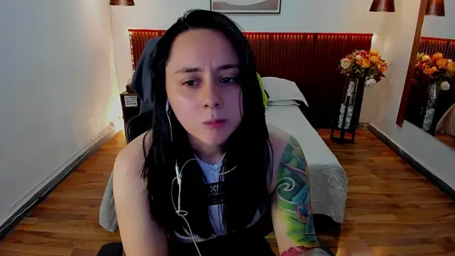 Snapshot of KatherineBond chatting on July 22, 2026, 4:54 pm KatherineBond online show from July 22, 2026, 4:54 pm