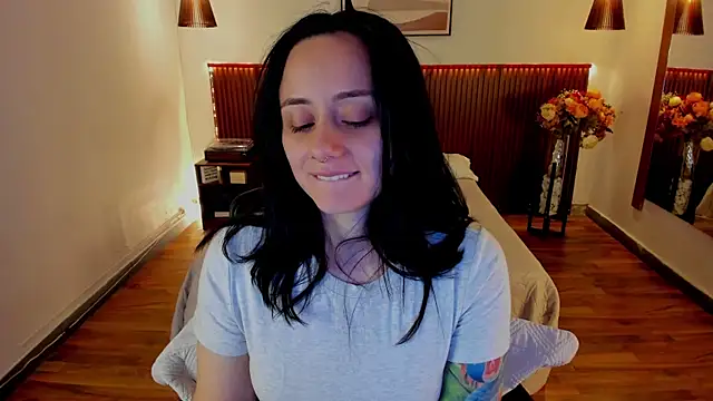 Snapshot of KatherineBond chatting on July 28, 2026, 8:52 pm KatherineBond online show from July 28, 2026, 8:52 pm