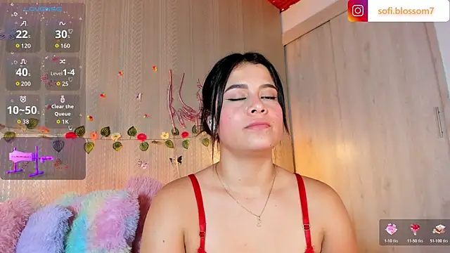 Snapshot of Sofi_Blossom chatting on June 11, 2026, 12:32 am Sofi Blossom online show from June 11, 2026, 12:32 am