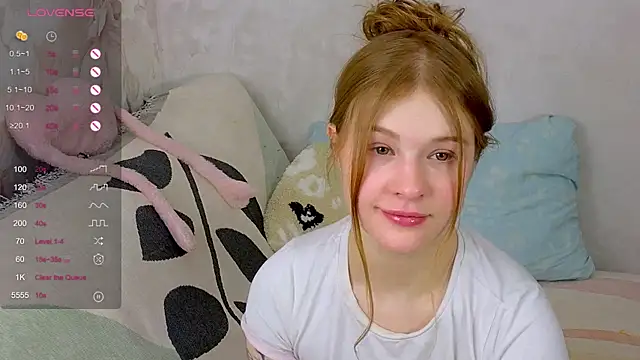 Snapshot of TrissMerigold9 chatting on November 17, 2025, 8:25 pm TrissMerigold9 online show from November 17, 2025, 8:25 pm