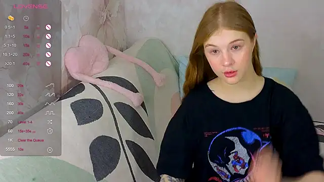 Snapshot of TrissMerigold9 chatting on November 27, 2025, 8:33 pm TrissMerigold9 online show from November 27, 2025, 8:33 pm