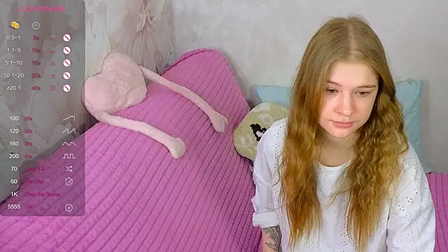 Snapshot of TrissMerigold9 chatting on December 5, 2025, 8:12 am TrissMerigold9 online show from December 5, 2025, 8:12 am