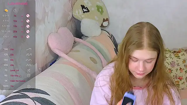 Snapshot of TrissMerigold9 chatting on December 18, 2025, 8:42 am TrissMerigold9 online show from December 18, 2025, 8:42 am