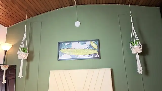 LILA ELLIOT online show from December 20, 2025, 8:43 am