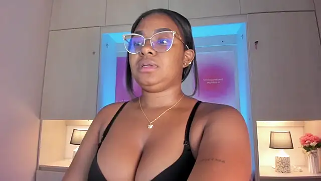 Snapshot of tamaraa_smiith chatting on May 4, 2026, 8:27 pm tamaraa smiith online show from May 4, 2026, 8:27 pm