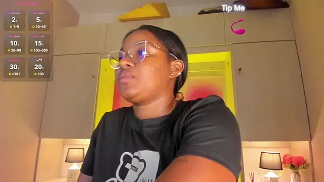 Snapshot of tamaraa_smiith chatting on May 15, 2026, 7:32 pm tamaraa smiith online show from May 15, 2026, 7:32 pm