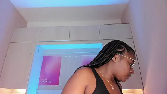 Snapshot of tamaraa_smiith chatting on May 26, 2026, 7:43 pm tamaraa smiith online show from May 26, 2026, 7:43 pm