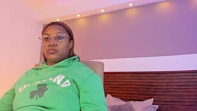 Adelehottman online show from March 25, 2026, 12:11 pm