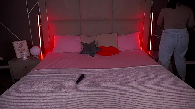 SusieWood online show from March 16, 2026, 8:57 pm