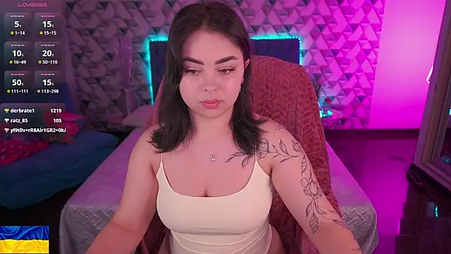SusieWood online show from April 28, 2026, 2:49 am