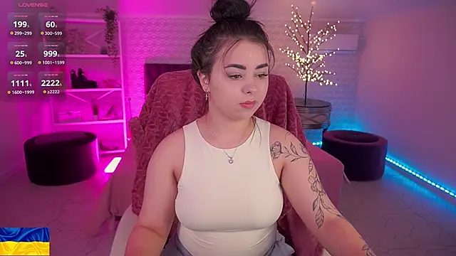 SusieWood online show from April 28, 2026, 9:09 pm