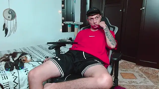 Snapshot of aaron_blug chatting on December 12, 2024, 6:47 am aaron blug online show from December 12, 2024, 6:47 am