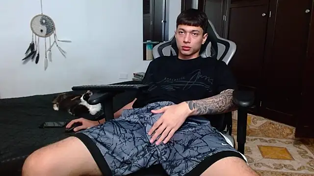 Snapshot of aaron_blug chatting on January 23, 2025, 12:25 am aaron blug online show from January 23, 2025, 12:25 am