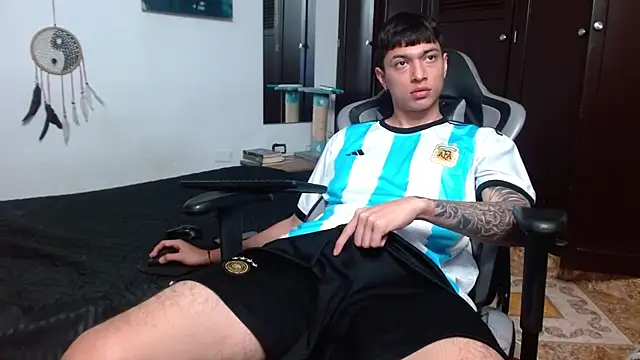 Snapshot of aaron_blug chatting on January 27, 2025, 1:16 am aaron blug online show from January 27, 2025, 1:16 am