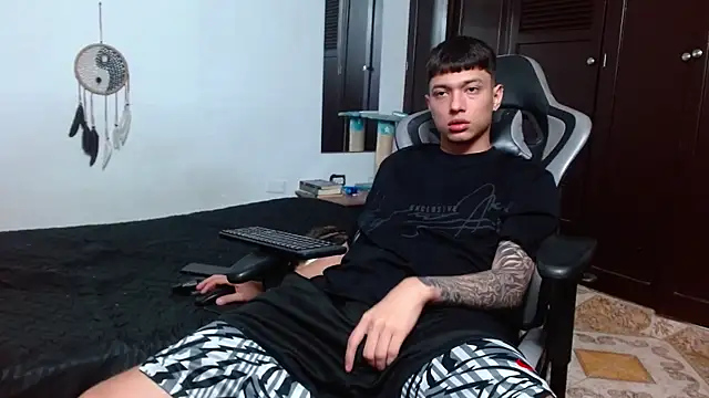 Snapshot of aaron_blug chatting on January 31, 2025, 4:14 am aaron blug online show from January 31, 2025, 4:14 am