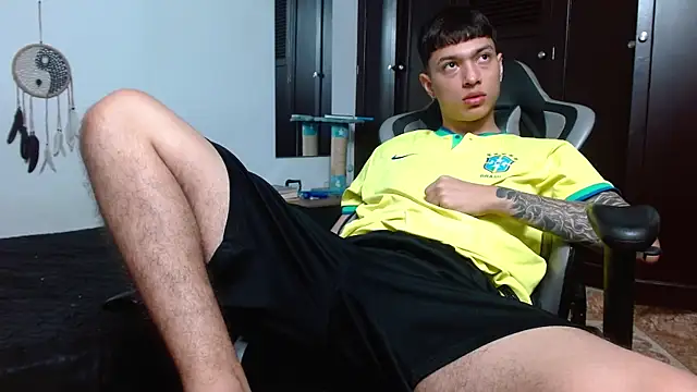 Snapshot of aaron_blug chatting on February 1, 2025, 3:19 am aaron blug online show from February 1, 2025, 3:19 am