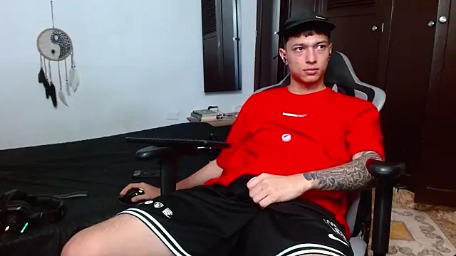 Snapshot of aaron_blug chatting on February 19, 2025, 1:51 am aaron blug online show from February 19, 2025, 1:51 am