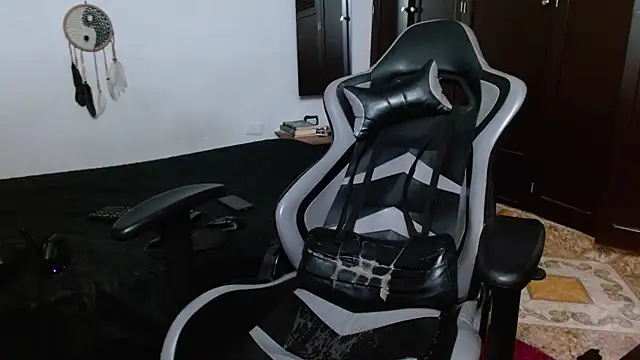 Snapshot of aaron_blug chatting on February 21, 2025, 3:34 am aaron blug online show from February 21, 2025, 3:34 am