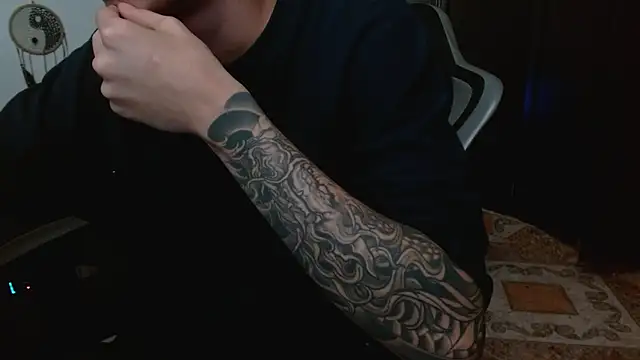 Snapshot of aaron_blug chatting on September 8, 2025, 10:31 pm aaron blug online show from September 8, 2025, 10:31 pm