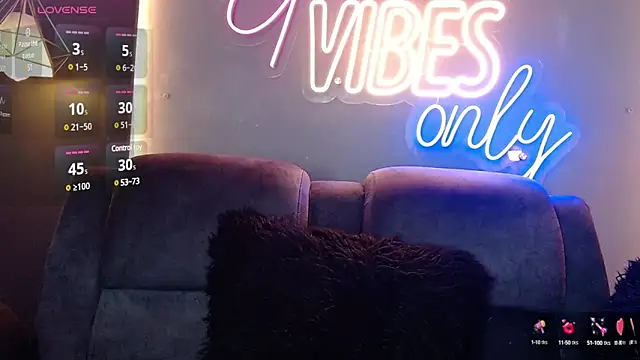 Snapshot of LOLIITA__LOVE chatting on January 18, 2025, 12:02 am LOLIITA LOVE online show from January 18, 2025, 12:02 am