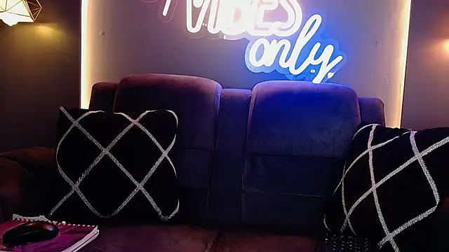 Snapshot of LOLIITA__LOVE chatting on February 20, 2025, 6:57 pm LOLIITA LOVE online show from February 20, 2025, 6:57 pm