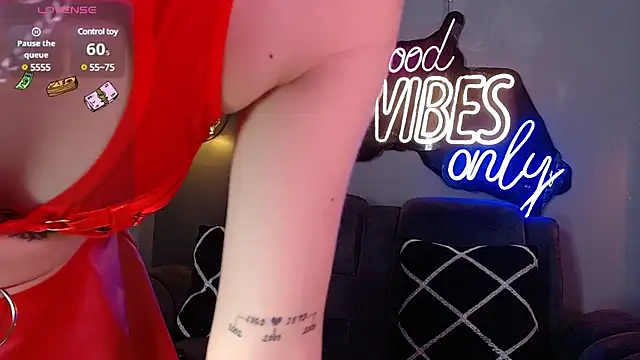 Snapshot of LOLIITA__LOVE chatting on March 6, 2025, 5:43 pm LOLIITA LOVE online show from March 6, 2025, 5:43 pm