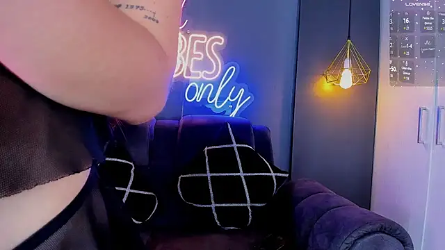 Snapshot of LOLIITA__LOVE chatting on November 1, 2025, 5:59 pm LOLIITA LOVE online show from November 1, 2025, 5:59 pm