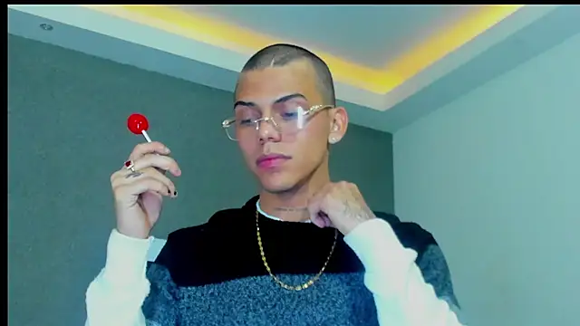 Snapshot of visaelX chatting on January 20, 2025, 9:35 am visaelX online show from January 20, 2025, 9:35 am