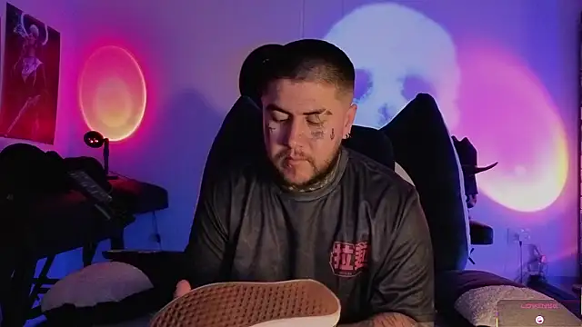 Ash gusbig online show from January 18, 2026, 3:54 am