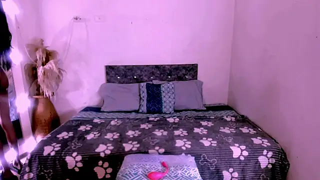 Snapshot of carolinemiller7 chatting on April 4, 2026, 8:23 am carolinemiller7 online show from April 4, 2026, 8:23 am