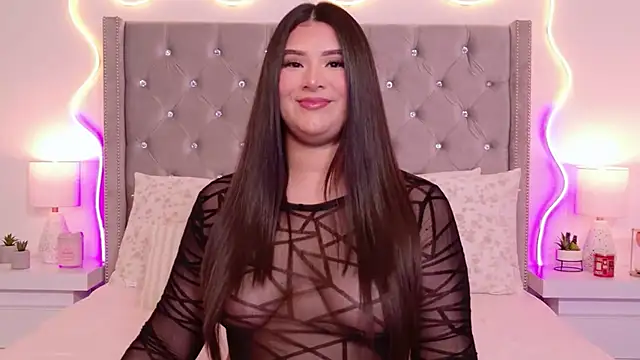 JuliaSUMMERS2022 online show from January 14, 2026, 2:50 am