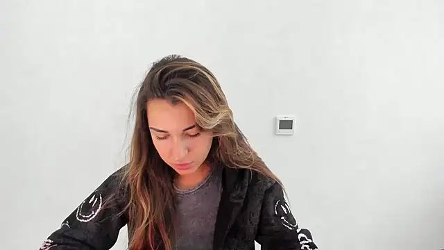 Summmmersky online show from November 10, 2025, 1:43 pm