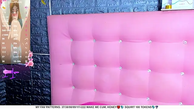 Snapshot of AriannaLewiis chatting on February 9, 2025, 1:33 am AriannaLewiis online show from February 9, 2025, 1:33 am