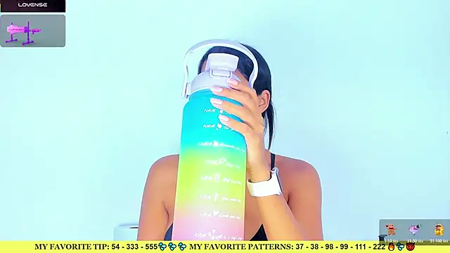 Snapshot of AriannaLewiis chatting on April 21, 2026, 1:53 am AriannaLewiis online show from April 21, 2026, 1:53 am
