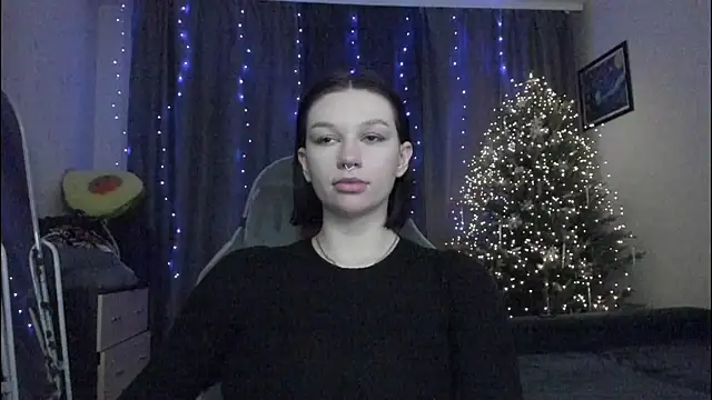 Snapshot of Emmy_m00n chatting on December 18, 2024, 12:51 pm Emmy m00n online show from December 18, 2024, 12:51 pm