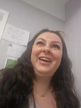 Snapshot of Britishbella chatting on February 27, 2025, 6:42 pm Britishbella online show from February 27, 2025, 6:42 pm