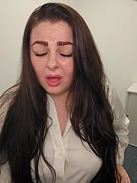 Snapshot of Britishbella chatting on November 13, 2025, 4:28 pm Britishbella online show from November 13, 2025, 4:28 pm