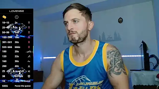 cuple hoot  online show from October 5, 2025, 7:56 pm