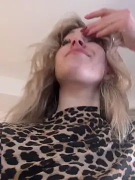 Snapshot of SerenaBennet chatting on November 18, 2025, 7:57 am SerenaBennet online show from November 18, 2025, 7:57 am