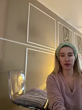 SerenaBennet online show from February 10, 2026, 12:42 pm