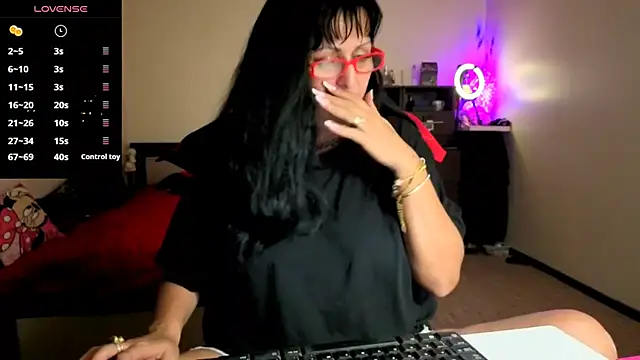 Snapshot of YourDreamLoverr chatting on November 20, 2025, 12:33 am YourDreamLoverr online show from November 20, 2025, 12:33 am