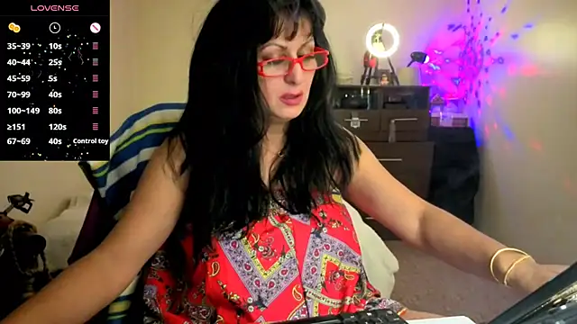 Snapshot of YourDreamLoverr chatting on November 26, 2025, 12:00 am YourDreamLoverr online show from November 26, 2025, 12:00 am