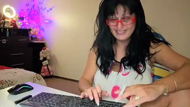 Snapshot of YourDreamLoverr chatting on December 2, 2025, 11:56 pm YourDreamLoverr online show from December 2, 2025, 11:56 pm