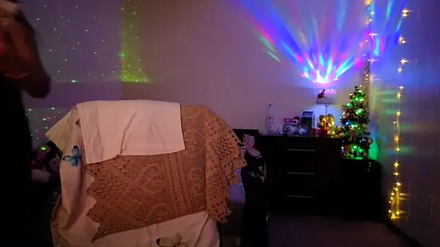 Snapshot of YourDreamLoverr chatting on December 17, 2025, 12:27 am YourDreamLoverr online show from December 17, 2025, 12:27 am